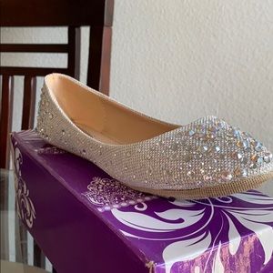 Selling silver flats with diamonds.